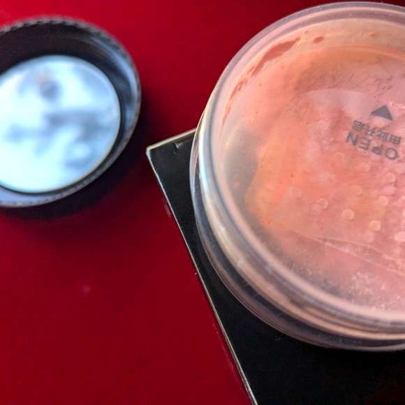 Luminance Milano Ultra Pink Setting Powder - Picture 2 of 5